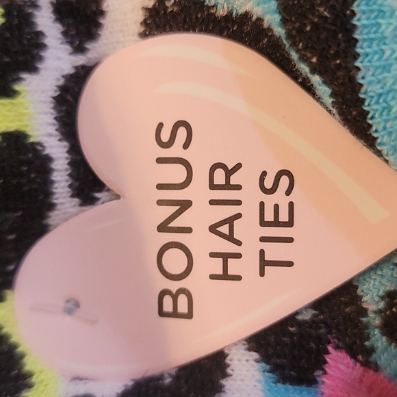 Marilyn Monroe Girl's Socks & Hair Set - Picture 5 of 6